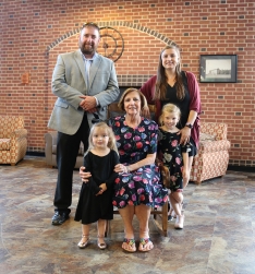 photo of Vickie Taylor with family